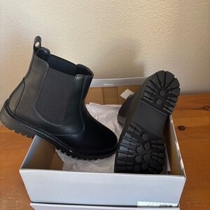 Gap black Chelsea boot brand new